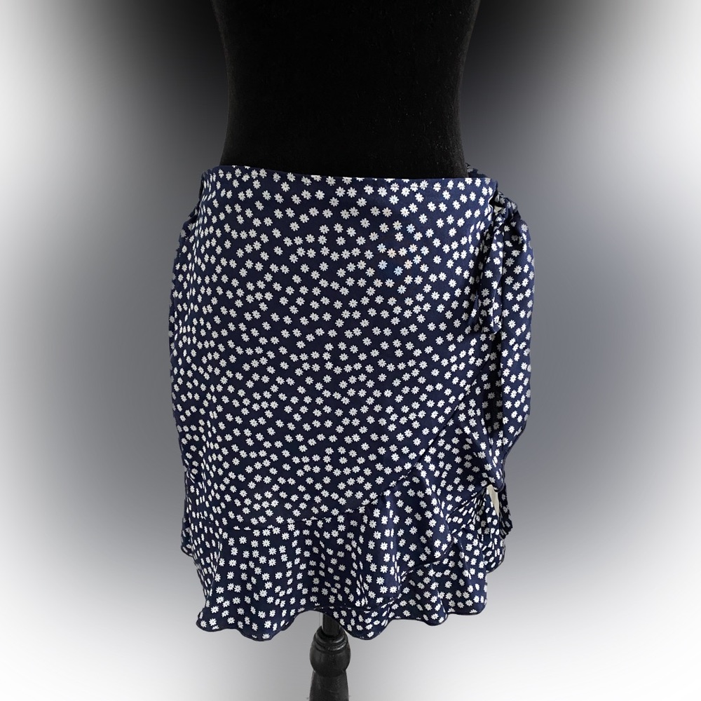 SHEIN Navy & White Ruffled Skirt - Size Large - EUC